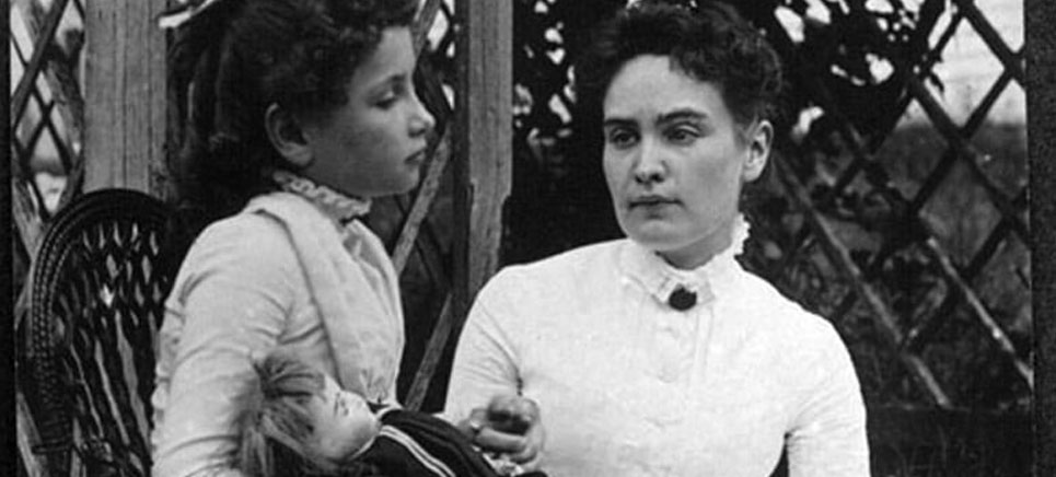 anne sullivan teaching helen keller